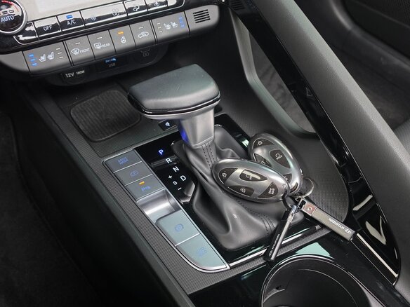 2023 Hyundai Avante VII Рестайлинг, красный, 1990000 рублей - вид 6