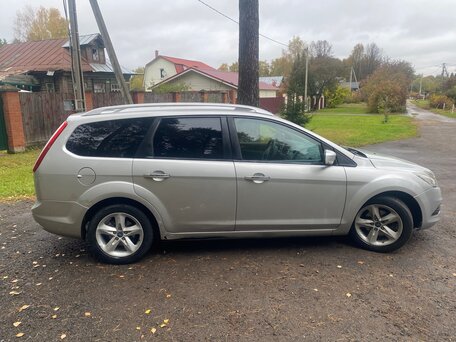 2010 Ford Focus II Рестайлинг, серебристый, 550000 рублей, вид 4