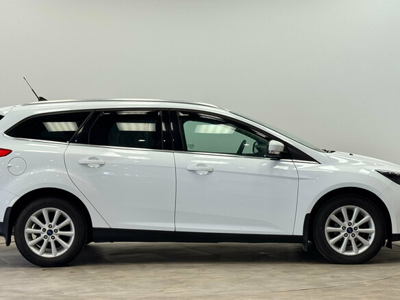 2017 Ford Focus III Рестайлинг, белый, 1150000 рублей - вид 4