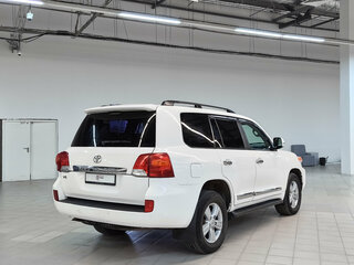 2012 Toyota Land Cruiser 200 Series Рестайлинг 1, белый, 2879000 рублей, вид 3