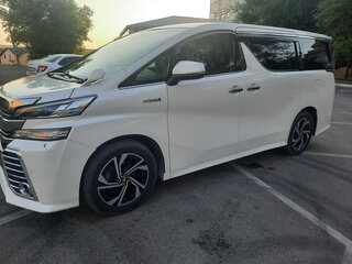 2017 Toyota Vellfire II Рестайлинг, белый, 3800000 рублей, вид 4