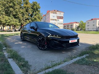 2021 Kia K5 III, чёрный, 1870000 рублей, вид 1