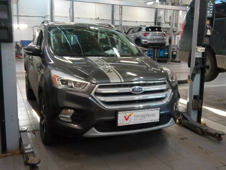 2017 Ford Kuga II Рестайлинг, серый, 1699000 рублей, вид 2