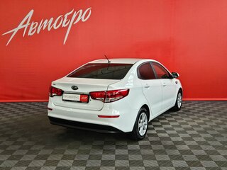 2016 Kia Rio III Рестайлинг, белый, 1049000 рублей, вид 5