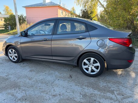 2012 Hyundai Solaris I, серый, 495000 рублей, вид 3