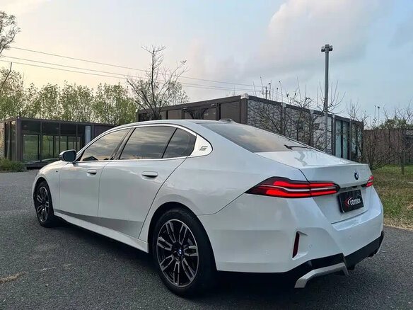 2025 BMW 5 серии Long 530Li xDrive VIII (G60/G61/G68), белый, 6499111 рублей - вид 8