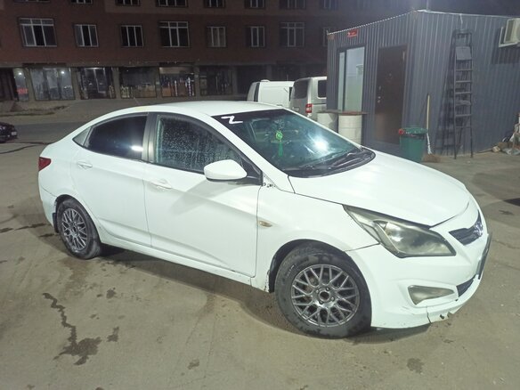 2016 Hyundai Solaris I Рестайлинг, белый, 450000 рублей - вид 1