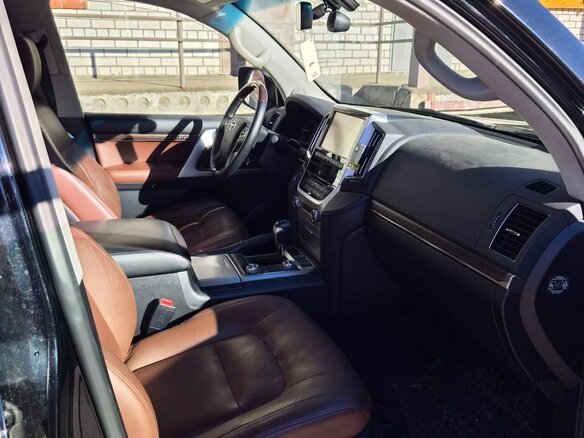 2016 Toyota Land Cruiser 200 Series Рестайлинг 2, чёрный, 5750000 рублей - вид 14