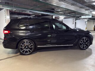 2021 BMW X7 40i I (G07), чёрный, 7200000 рублей, вид 3