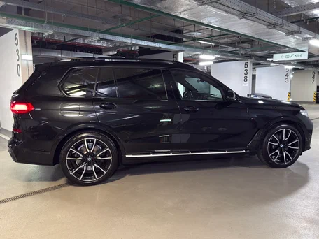 2021 BMW X7 40i I (G07), чёрный, 7200000 рублей, вид 3