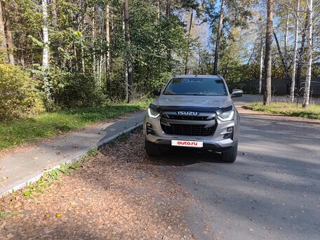 2021 Isuzu D-Max III, серый, 5500000 рублей, вид 2