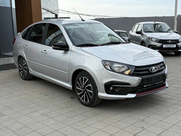 2026 Lada (ВАЗ) Granta Sport I Рестайлинг, серебристый, 1697000 рублей - вид 2