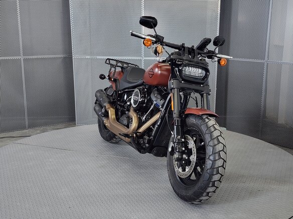 2017 Harley-Davidson Fat Bob, коричневый, 1449000 рублей - вид 2