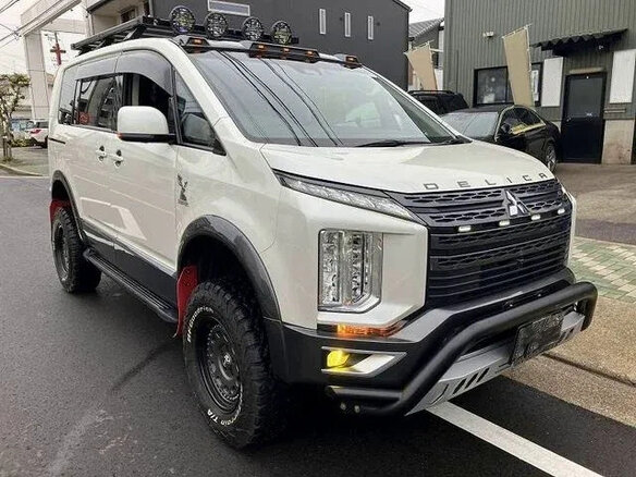 2023 Mitsubishi Delica D:5 I Рестайлинг, белый, 2800000 рублей - вид 2