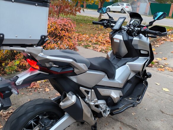 2018 Honda X-ADV, серебристый, 1100000 рублей - вид 1