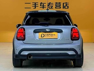 2023 Mini Clubman One II Рестайлинг, серебристый, 2100000 рублей, вид 4