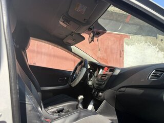 2014 Kia Ceed II, серебристый, 700000 рублей, вид 4