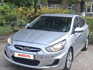 2013 Hyundai Solaris I, серебристый, 600000 рублей, вид 2