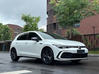 2023 Volkswagen Golf VIII, белый, 1970001 рублей, вид 3