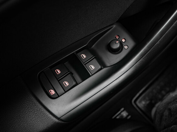 2015 Audi Q3 I (8U) Рестайлинг, голубой, 2125000 рублей - вид 14