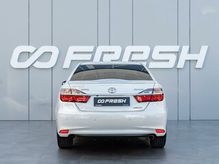 2016 Toyota Camry VII (XV50) Рестайлинг, белый, 2155000 рублей, вид 4