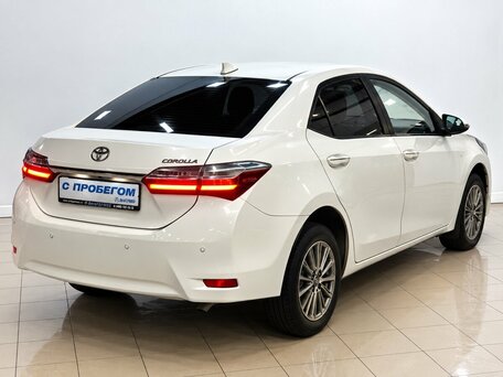 2018 Toyota Corolla XI (E160, E170, E180) Рестайлинг 1, белый, 1650000 рублей, вид 4