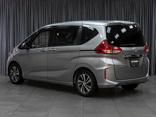 2019 Honda Freed II, серый, 1739000 рублей, вид 2