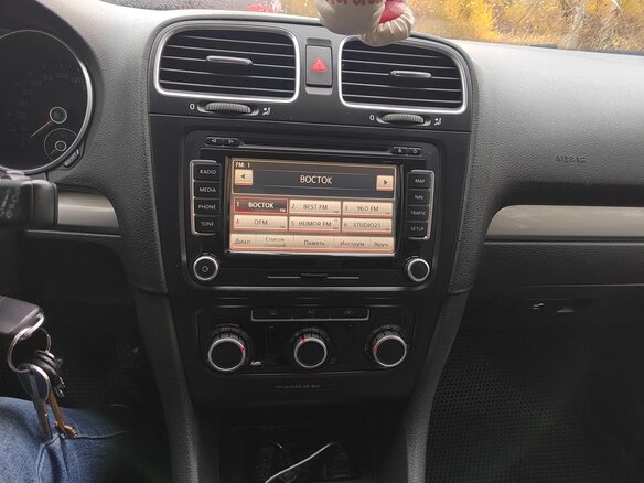 2010 Volkswagen Golf VI, серый, 750000 рублей - вид 24
