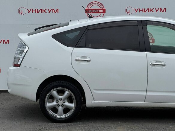 2010 Toyota Prius JDM II Рестайлинг (XW20), белый, 679000 рублей - вид 17