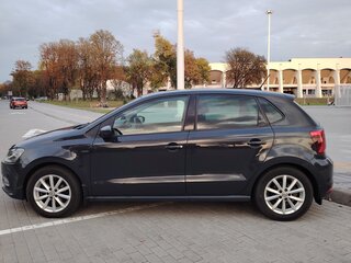 2015 Volkswagen Polo V Рестайлинг, серый, 883010 рублей, вид 4