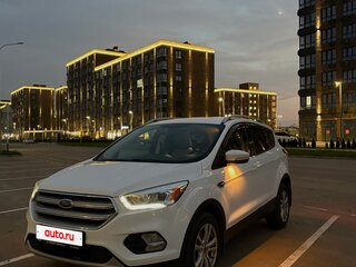 2017 Ford Kuga II Рестайлинг, белый, 1620000 рублей, вид 1