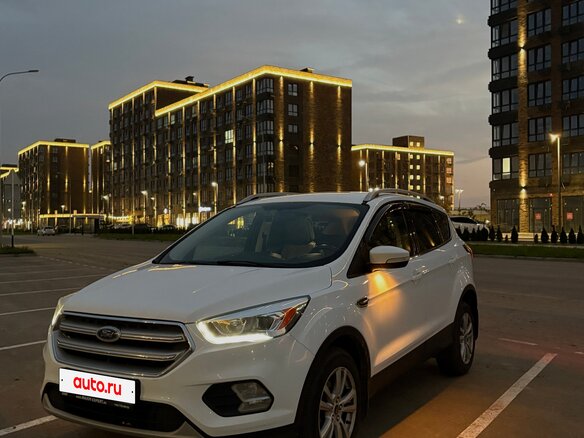 2017 Ford Kuga II Рестайлинг, белый, 1620000 рублей