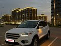 2017 Ford Kuga II Рестайлинг, белый, 1620000 рублей
