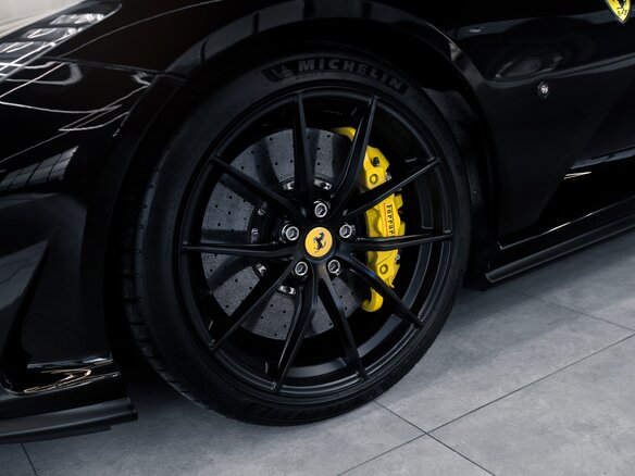 2019 Ferrari 812 Superfast, чёрный, 35000000 рублей - вид 3