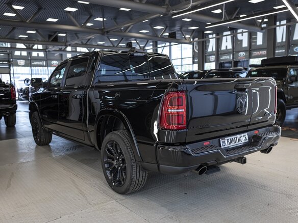 2026 Ram 1500 Crew Cab V Рестайлинг, чёрный - вид 7