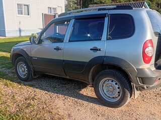 2015 Chevrolet Niva I Рестайлинг, серебристый, 550000 рублей, вид 3