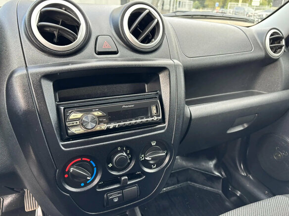 2015 Lada (ВАЗ) Granta I, серебристый, 328000 рублей - вид 10