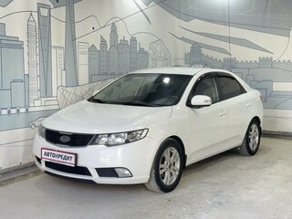2009 Kia Cerato 4-speed II, белый, 700000 рублей, вид 1