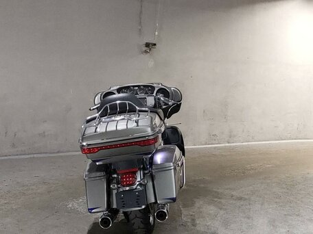 2017 Harley-Davidson CVO Limited, серебристый, 1999000 рублей, вид 4