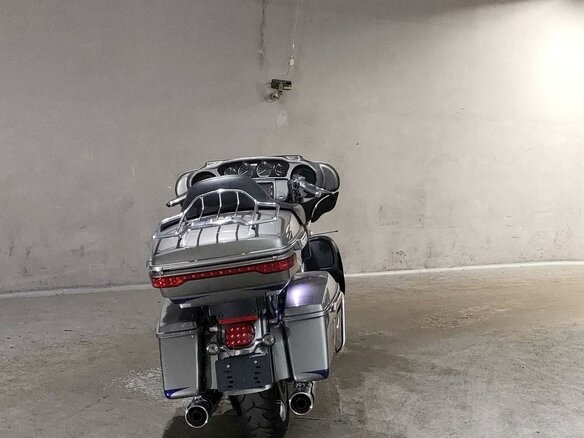 2017 Harley-Davidson CVO Limited, серебристый, 1999000 рублей - вид 3