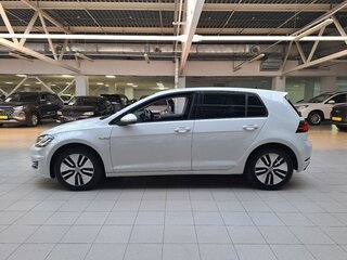 2017 Volkswagen e-Golf VII, белый, 1900000 рублей, вид 4