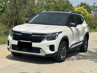 2023 Kia Seltos I Рестайлинг, белый, 1925000 рублей, вид 1