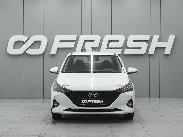 2021 Hyundai Solaris II Рестайлинг, белый, 1685000 рублей - вид 2