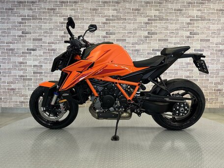 2024 KTM 1390 Super Duke R, оранжевый, 2085000 рублей, вид 3