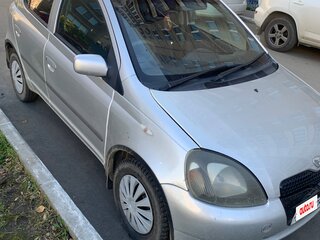 1999 Toyota Vitz I (P10), белый, 235000 рублей, вид 1