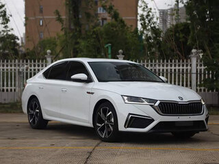 2023 Skoda Octavia IV (A8), белый, 1643000 рублей, вид 3