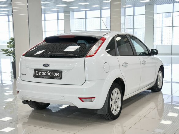 2011 Ford Focus II Рестайлинг, белый, 572000 рублей - вид 1