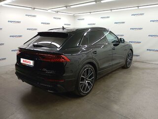 2022 Audi Q8 45 TDI I (4M), чёрный, 6800000 рублей, вид 3