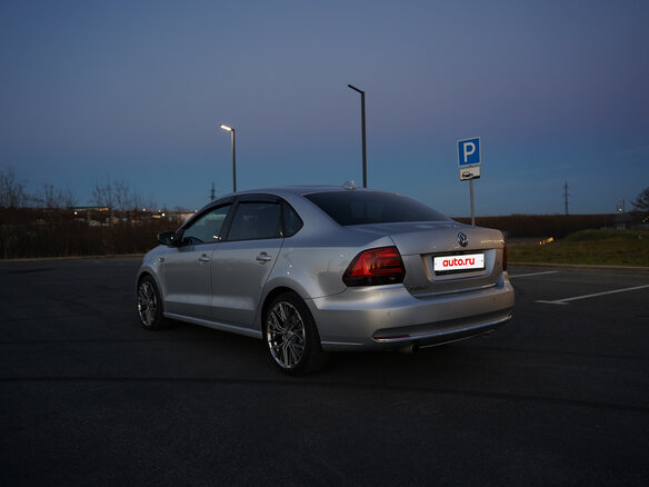 2012 Volkswagen Polo V, серебристый - вид 9