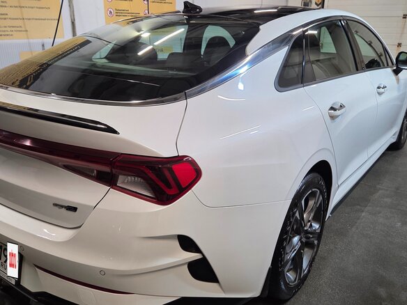 2020 Kia K5 III, белый - вид 1